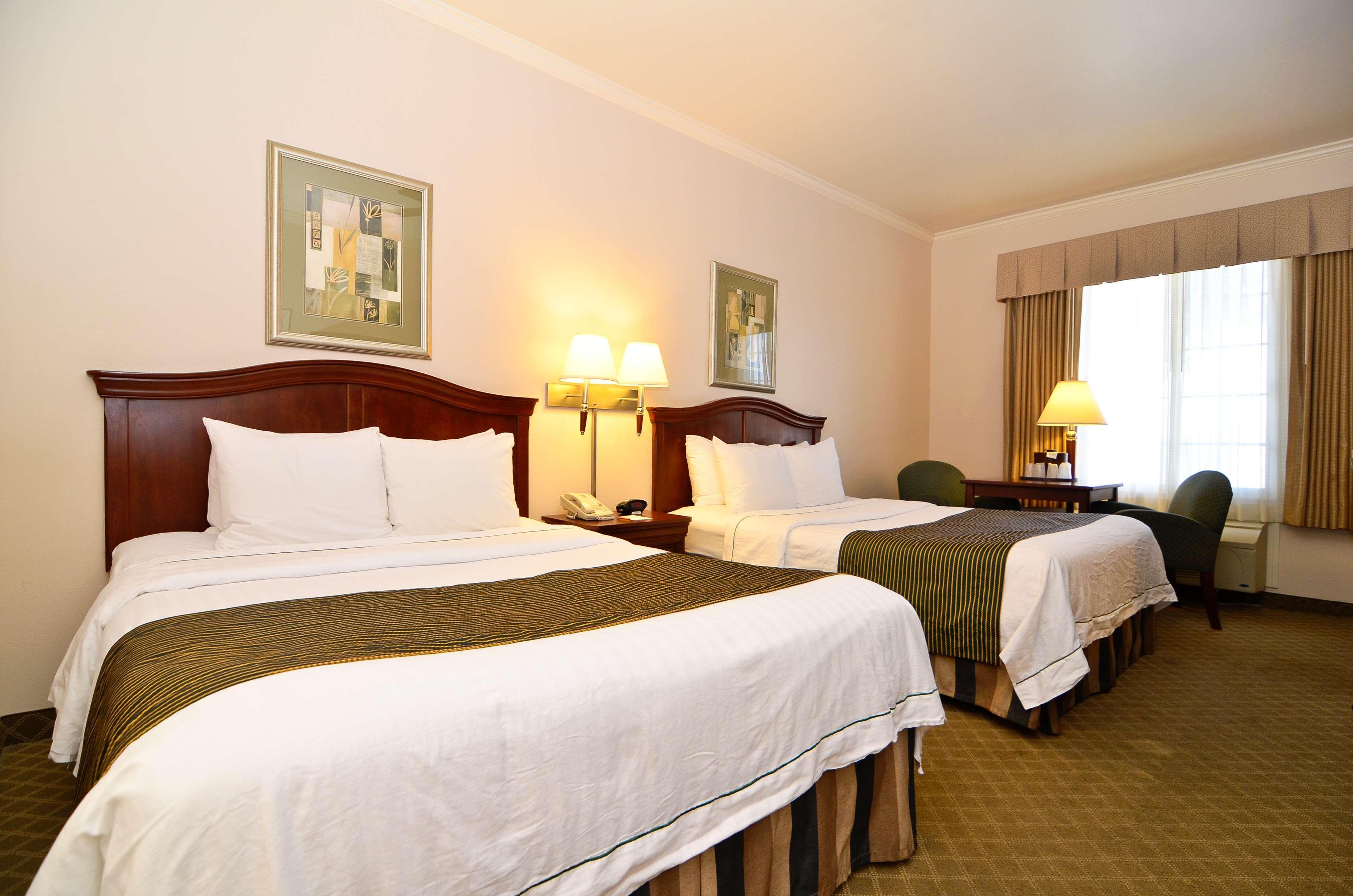 Best Western Plus Country Park Hotel Техачапи Номер фото
