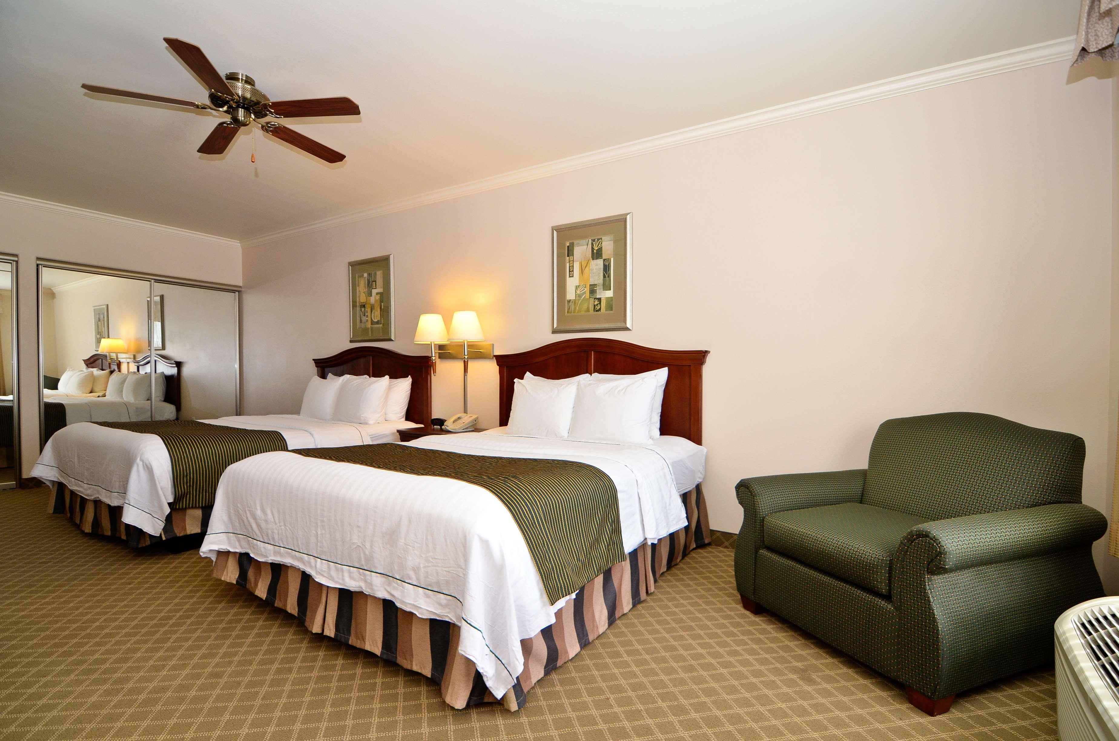 Best Western Plus Country Park Hotel Техачапи Номер фото
