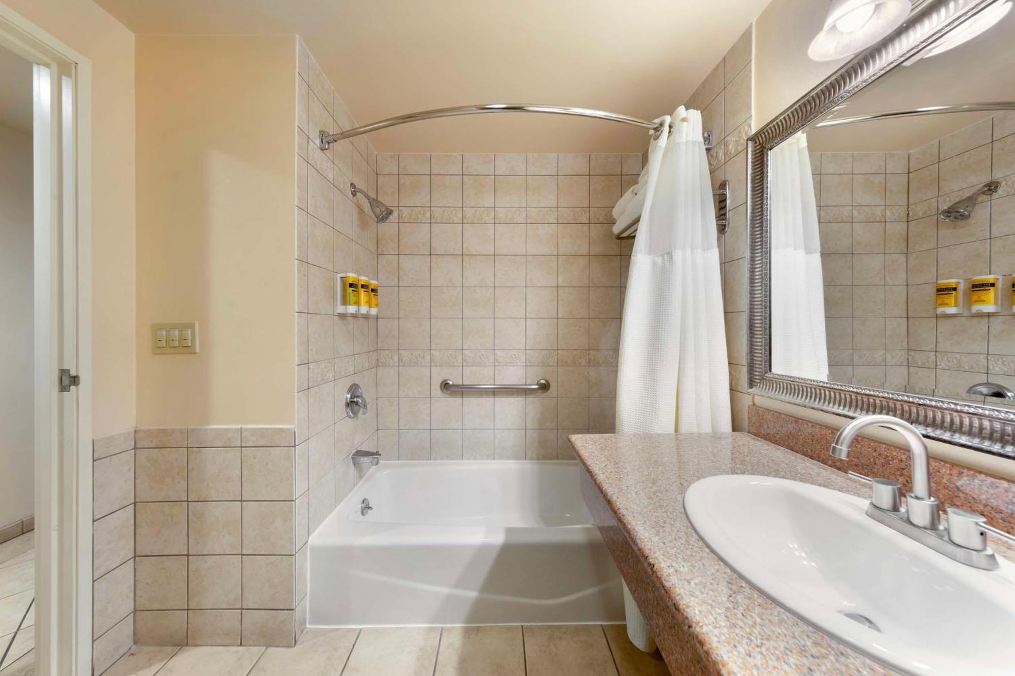 Best Western Plus Country Park Hotel Техачапи Экстерьер фото