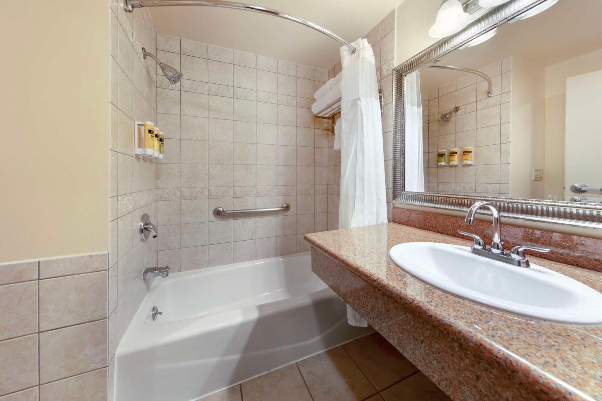 Best Western Plus Country Park Hotel Техачапи Экстерьер фото