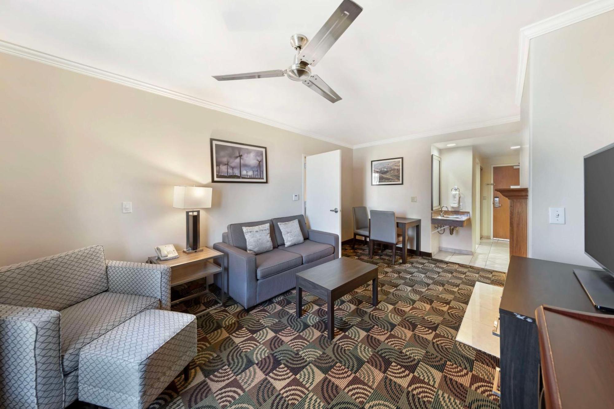 Best Western Plus Country Park Hotel Техачапи Экстерьер фото