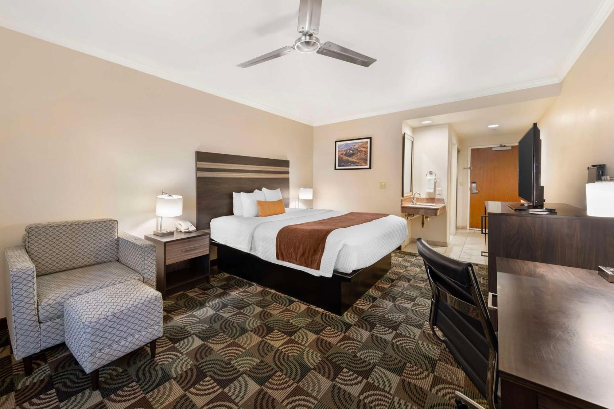 Best Western Plus Country Park Hotel Техачапи Экстерьер фото