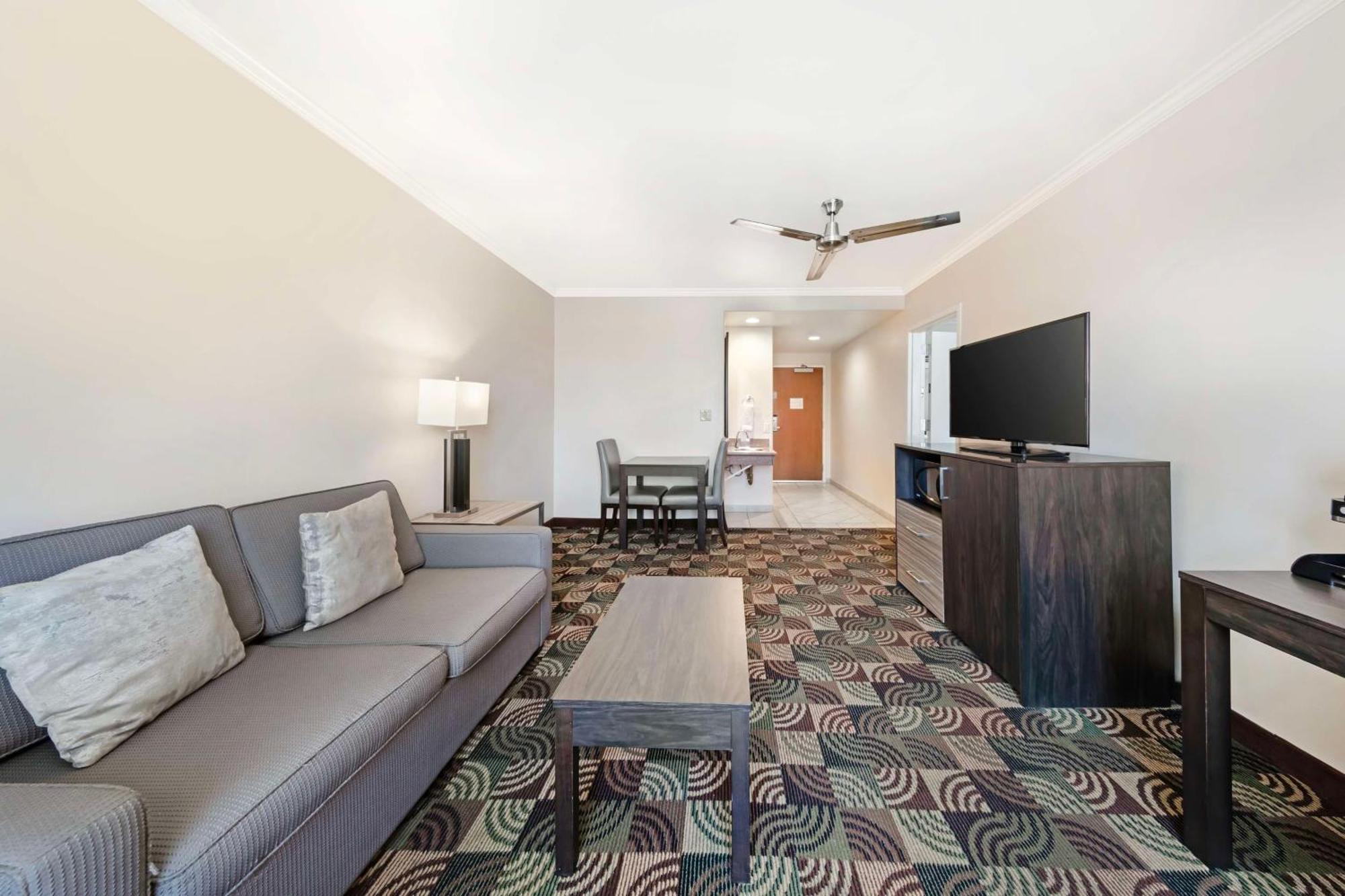 Best Western Plus Country Park Hotel Техачапи Экстерьер фото