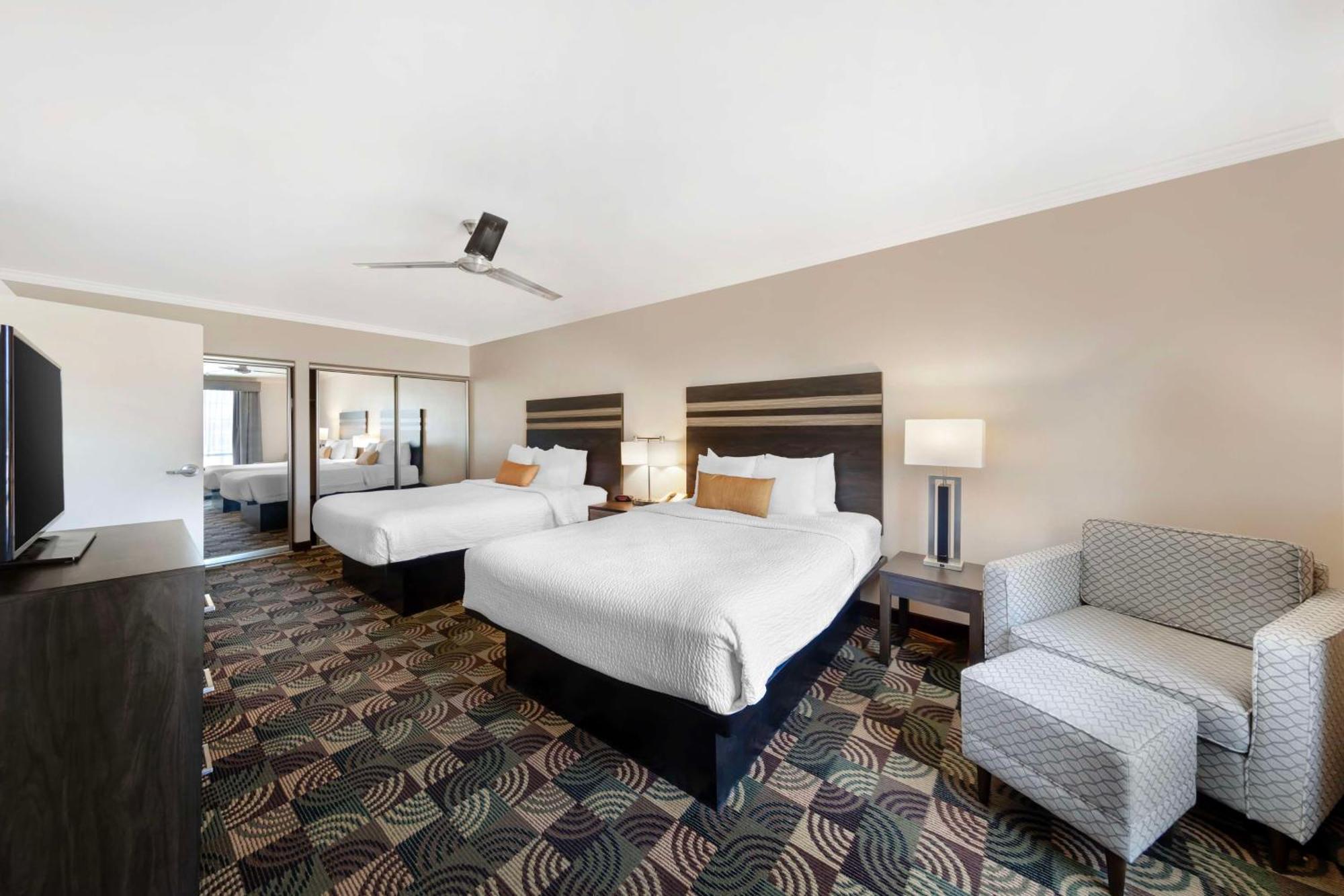 Best Western Plus Country Park Hotel Техачапи Экстерьер фото