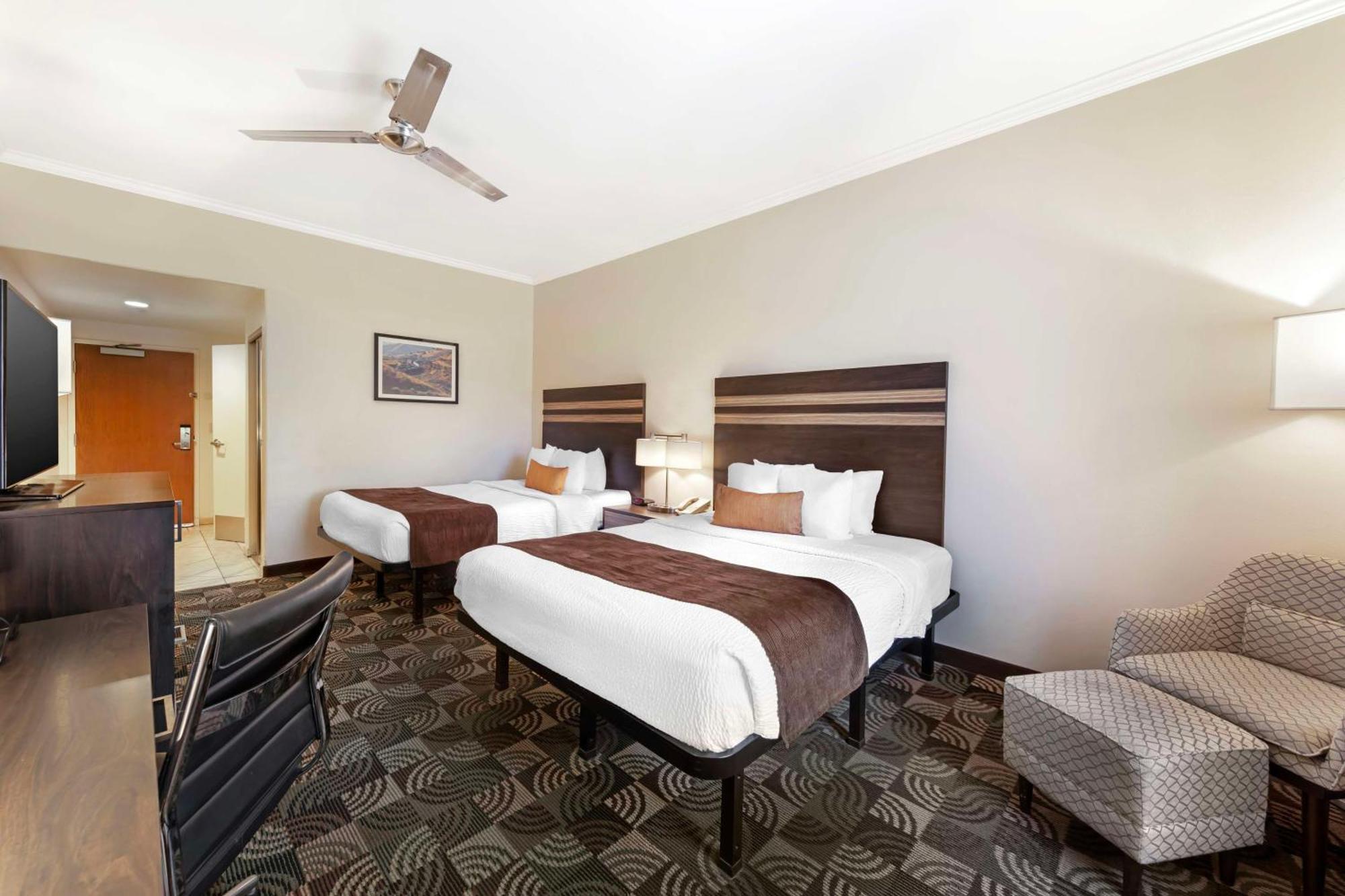 Best Western Plus Country Park Hotel Техачапи Экстерьер фото