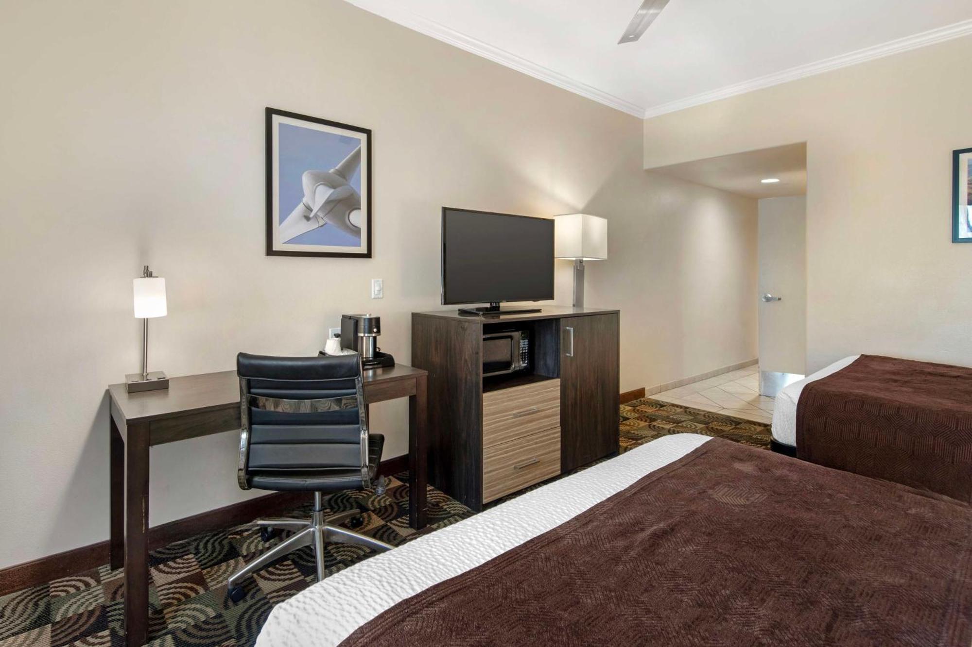 Best Western Plus Country Park Hotel Техачапи Экстерьер фото