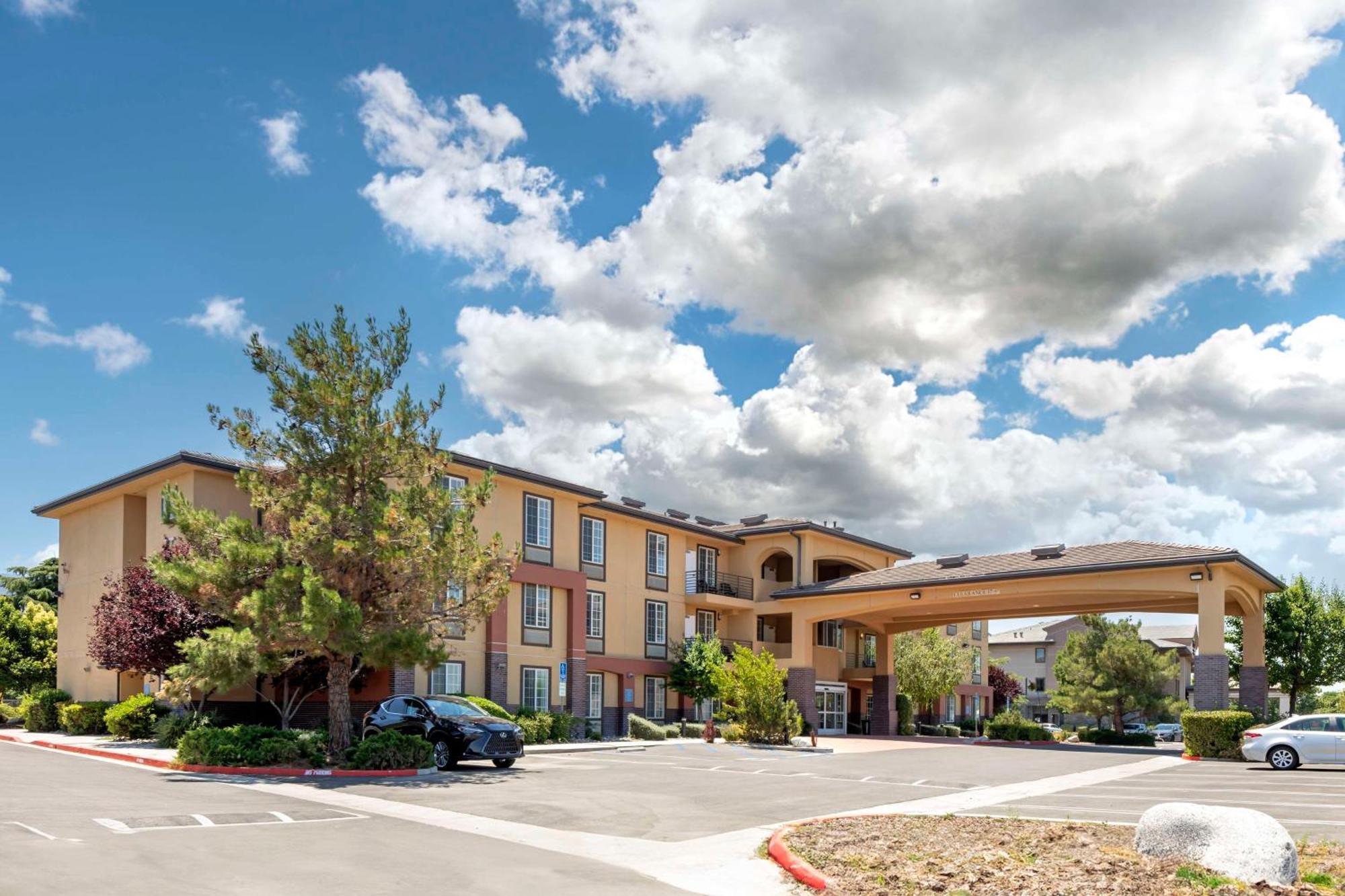 Best Western Plus Country Park Hotel Техачапи Экстерьер фото